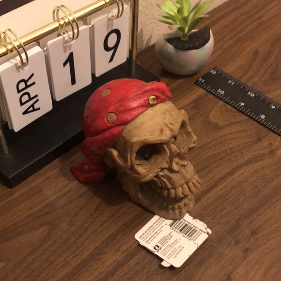 New- Imagitarium Pirate Skull w/ Bandana Aquatic Decor - Picture 2 of 10